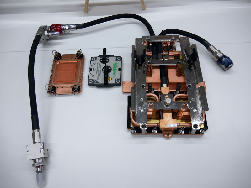 GPUを直接冷やすためのコールドプレート