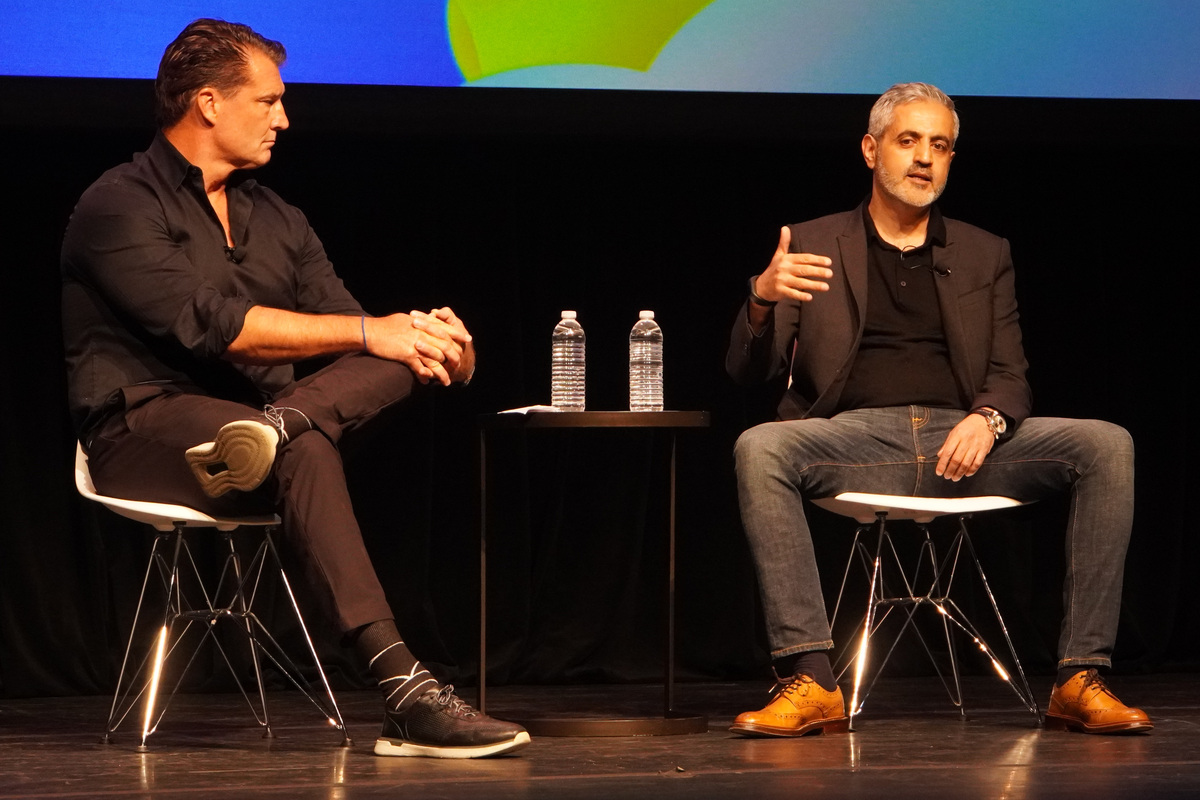 Bank of AmericaのManaging Director, Global Developer ExperienceのGully Patel氏（右）