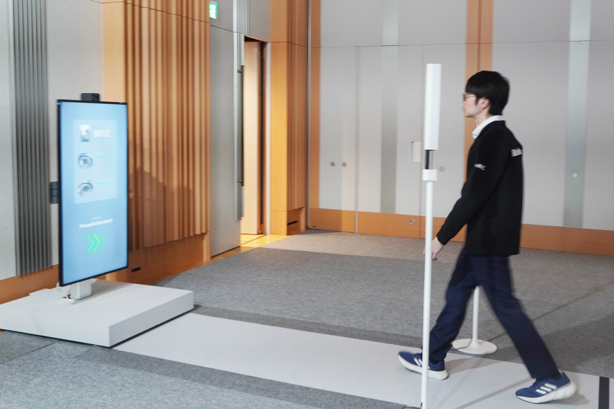 ウォークスルー型マルチモーダル生体認証のデモ