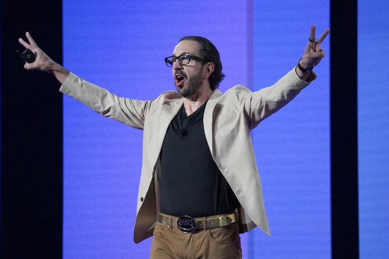 AWS ユーティリティコンピューティング担当副社長 ピーター・デサンティス氏