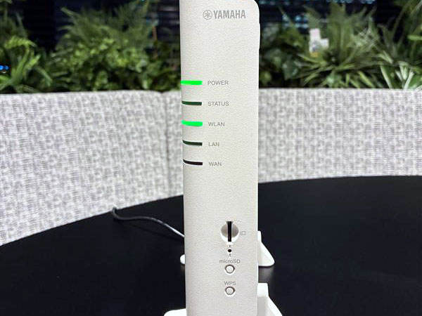 正面からでも横からでも、LEDがきちんと見えるように工夫されている