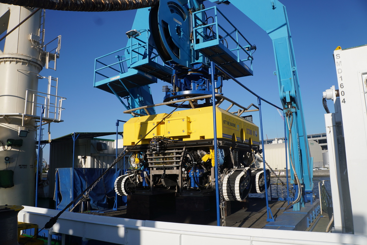 SUBARUのROV。キャタピラで自走できる