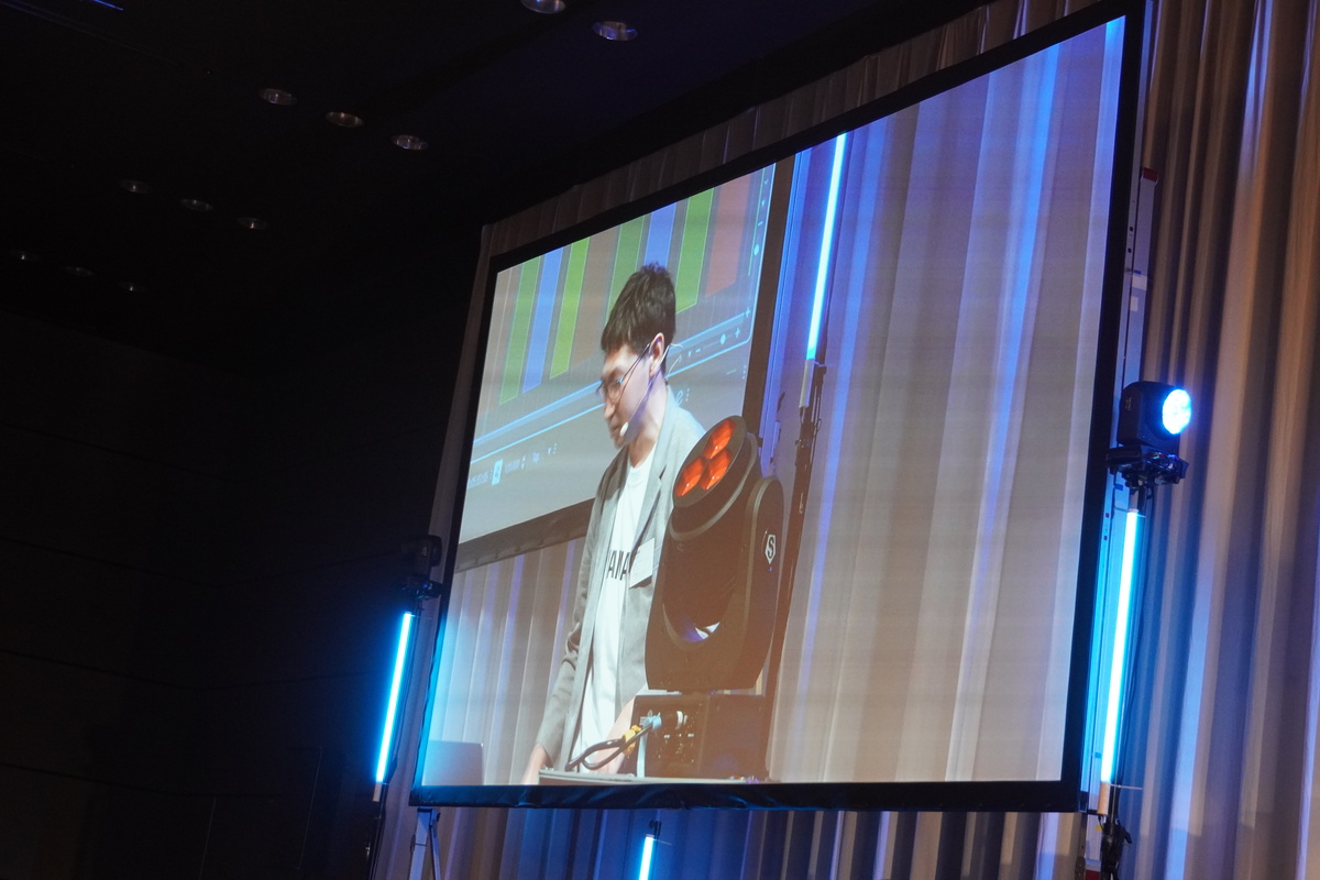 GPAPを使った演出を実演。DAWツール「Cubase」のタイムラインに色の帯が表示されているのが、照明の色のデータ