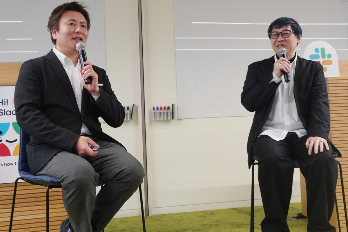 株式会社メルカリ AI Task Force Director 小泉剛氏（右）と、株式会社セールスフォース・ジャパン 常務執行役員 Slack本部 Head of Slack Japan 浦和広氏（左）