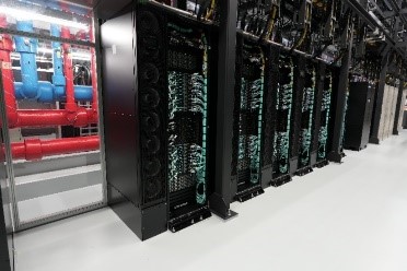 NVIDIA GB200 NVL72を設置したサーバーラック