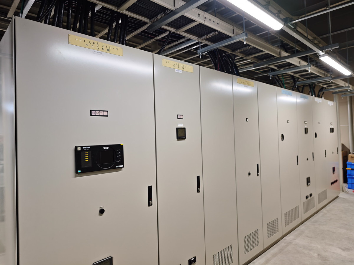 電気室に置かれているUPS
