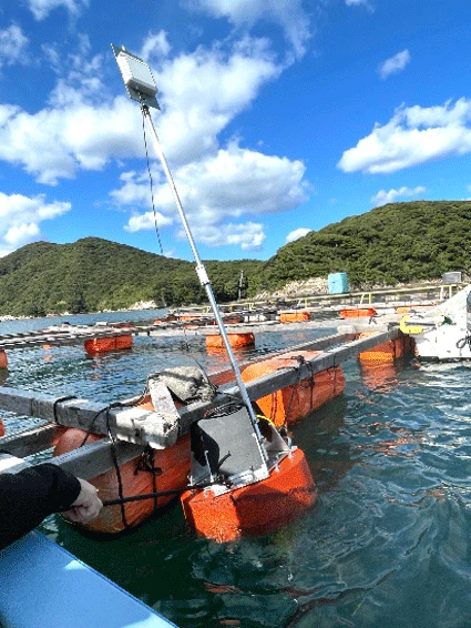 洋上に浮かべた「MizLinx Monitor」