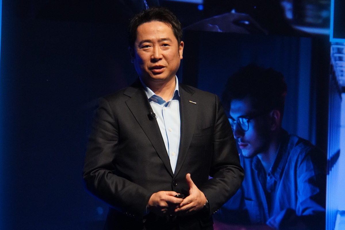 日本マイクロソフト株式会社の中村俊介氏（業務執行役員 Windows＆デバイス事業本部 コンシューマチャネル事業部 営業統括本部 統括本部長）