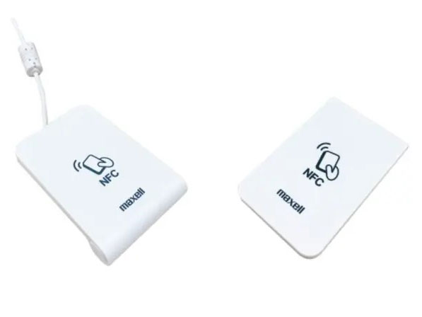 ICカードリーダー・ライター「M-1850S」（左）、「M-1860B」（右）