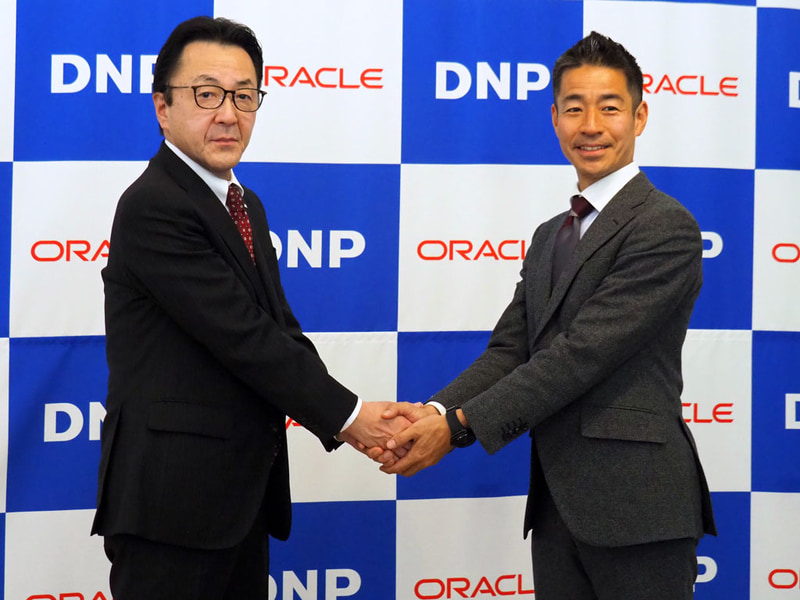 左から、大日本印刷 常務取締役の金沢貴人氏、日本オラクル 専務執行役員の竹爪慎治氏