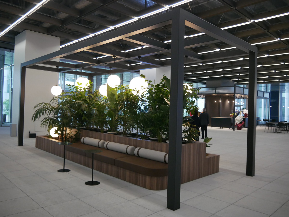 やぐらを設置し、来場した人がゆっくりできるようにしている