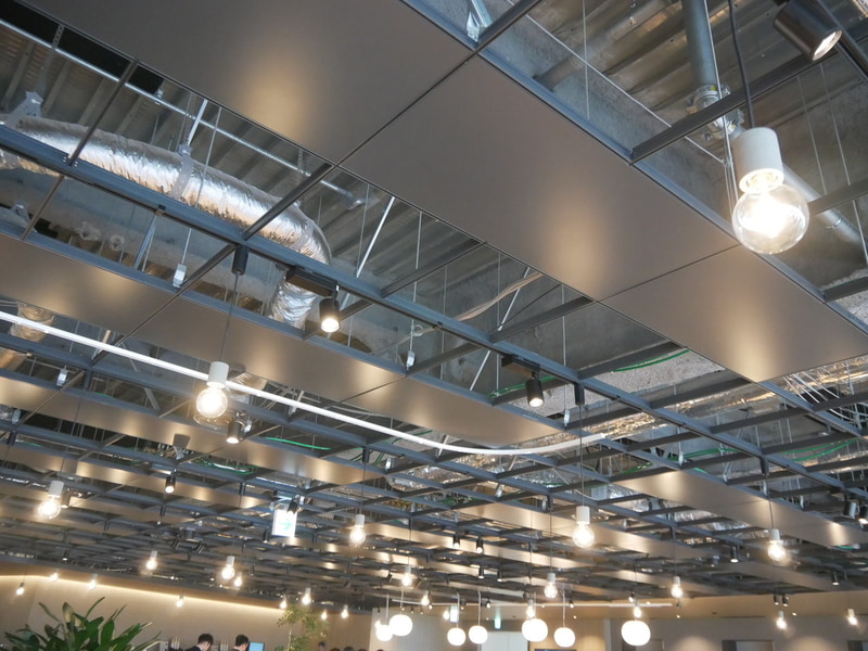 おしゃれなライトが使用されている