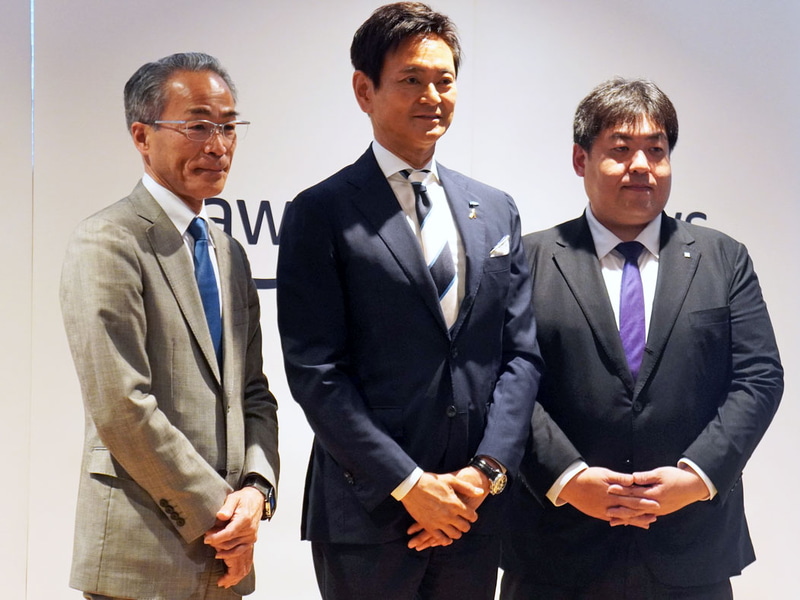左から、アマゾン ウェブ サービス ジャパン合同会社 鶴田規久氏（常務執行役員 金融事業統括本部 統括本部長）、アフラック生命保険株式会社 二見通氏（取締役専務執行役員）、三井住友信託銀行株式会社 岡松参次郎氏（執行役員）