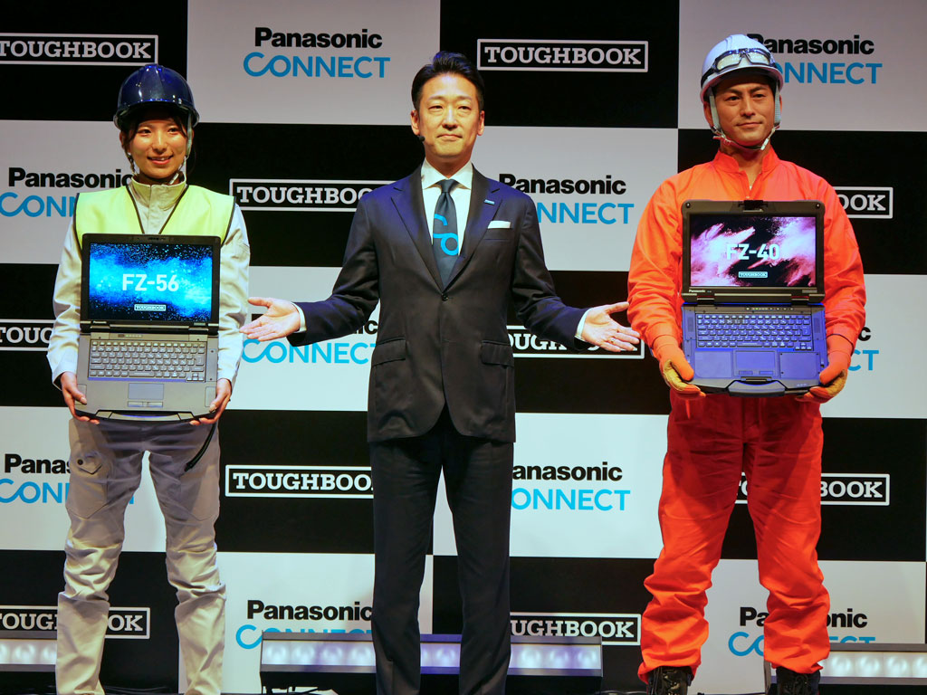 新製品を発表する、パナソニック コネクト 執行役員 ヴァイス・プレジデント モバイルソリューションズ事業部 マネージングダイレクターの青木秀介氏