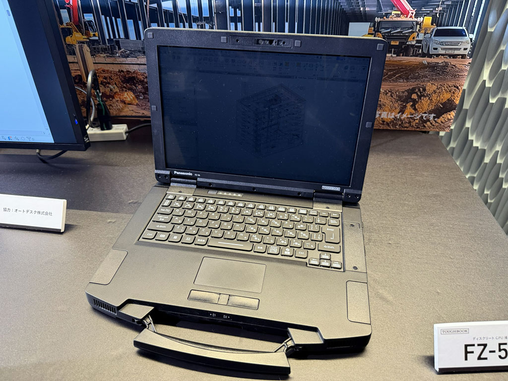 暗いところでも画面が見られるように1cd/m2での表示ができる