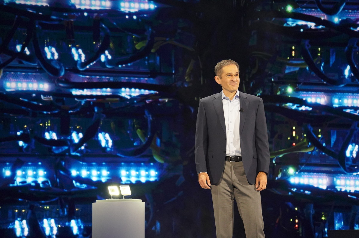 TPU 8を発表するGoogle上級副社長兼AI・インフラストラクチャ担当技術責任者アミン・ヴァーダット氏