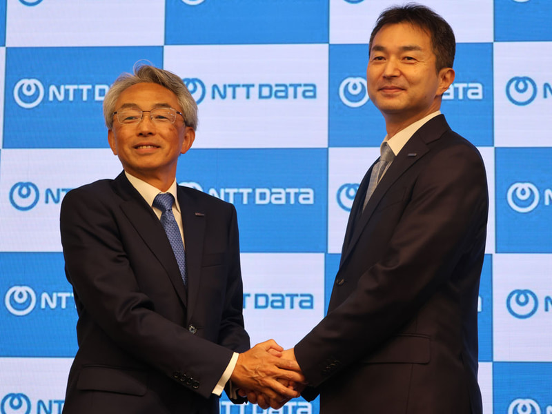 NTTデータグループの次期社長CEOに就任する中山和彦副社長（右）（提供：NTT西日本）