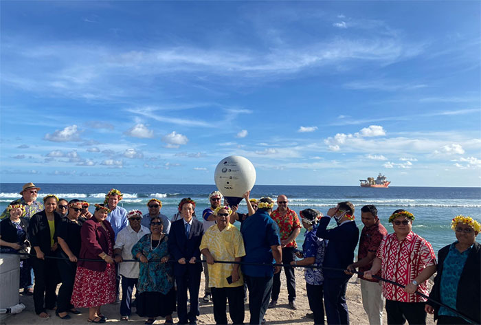 <a href="/docs/news/2109000.html">NEC、ミクロネシア連邦・キリバス・ナウルの3カ国を結ぶ約2250kmの光海底ケーブル「EMCS」の建設を完了</a>（2026年5月18日付記事）より