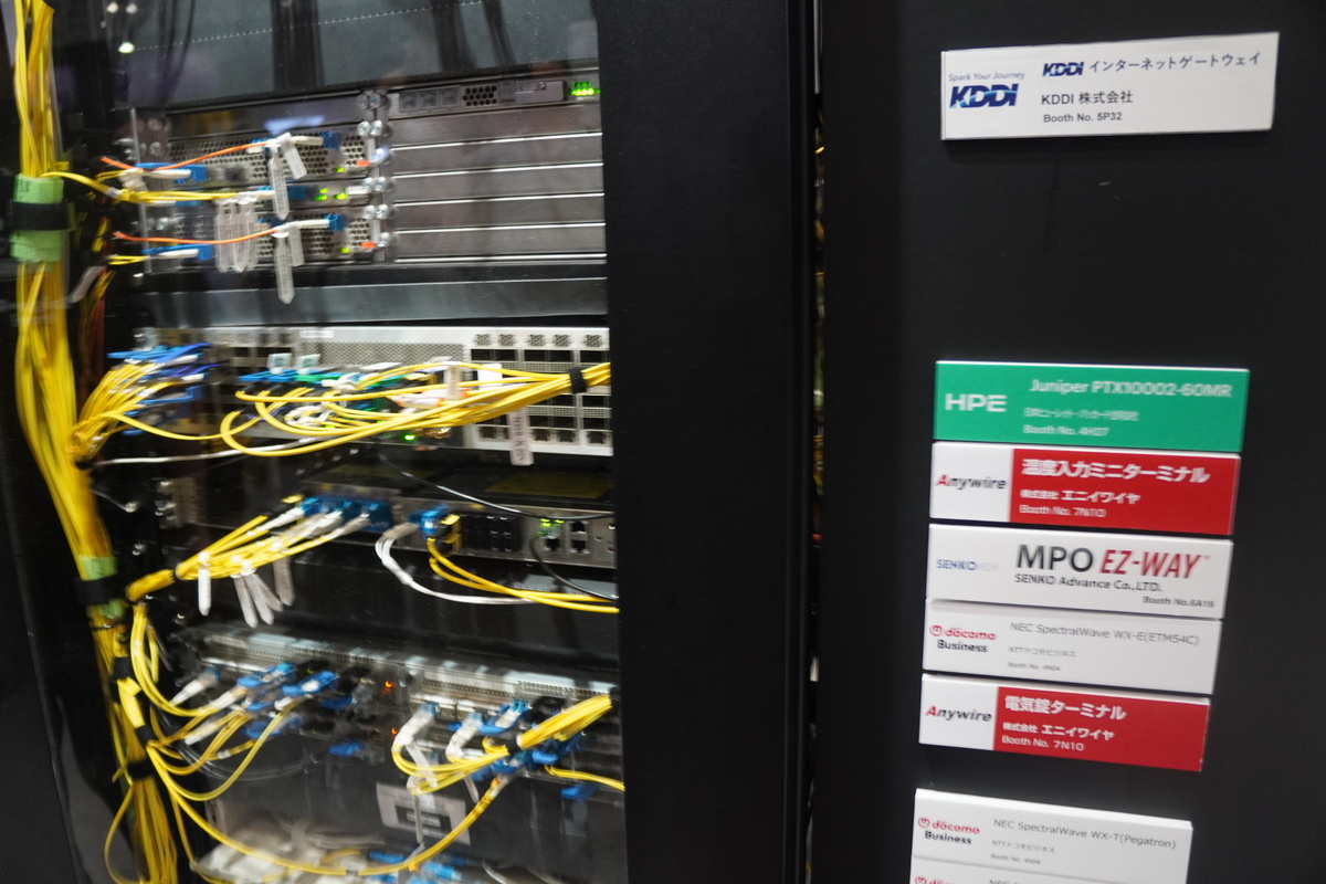 ShowNetブースのJuniper PTX10002-60MR