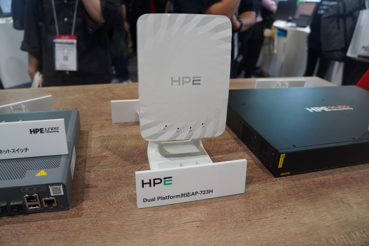 HPE AP-723H。ArubaとHPEの2種類のクラウドコントローラーに対応