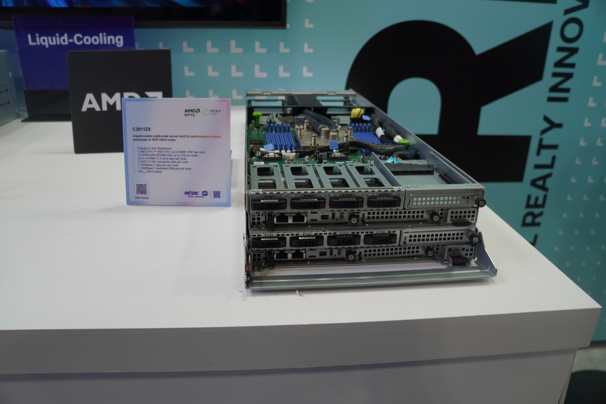 MiTAC C2811Z5。OCPラックの2OUに4ノード入る