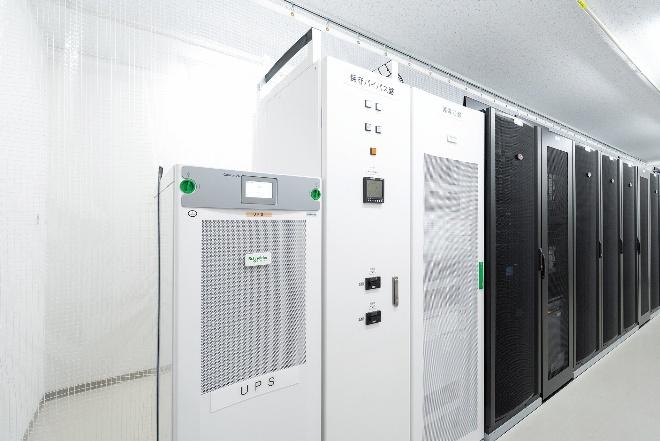導入された集約型UPS Galaxy UPSやITラック