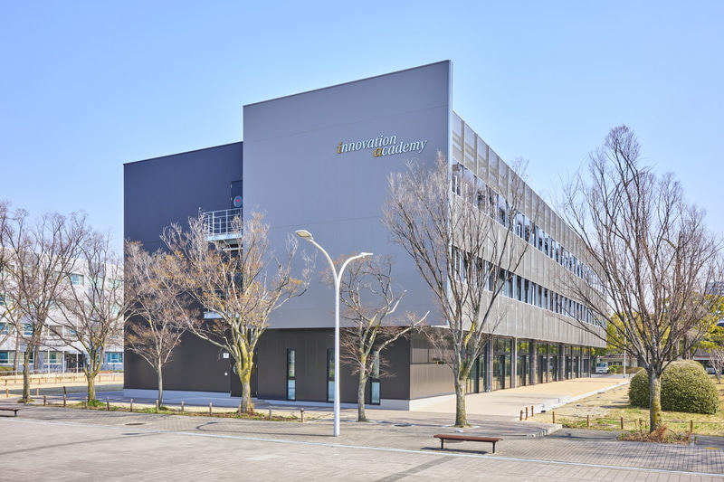 <a href="/docs/special/2121311.html">大阪公立大学が進める“スマートキャンパス”の現場――「ビルOS」と「アプリ・ネイティブ思考」がもたらすスマート化の取り組み</a>（2026年7月1日付記事）より
