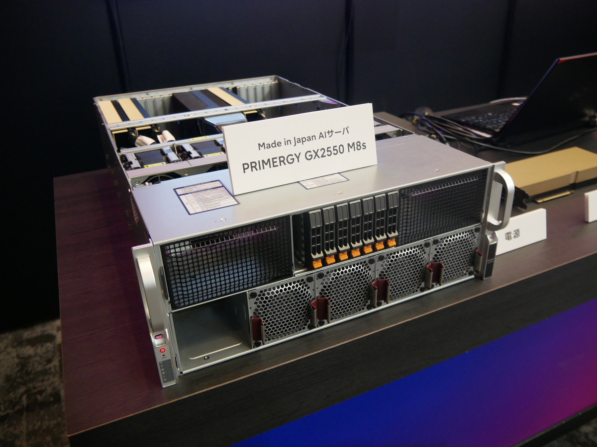 NVIDIAのGPUを最大8基搭載可能な「PRIMEGY GX2550 M8s」。2026年6月から生産を開始している