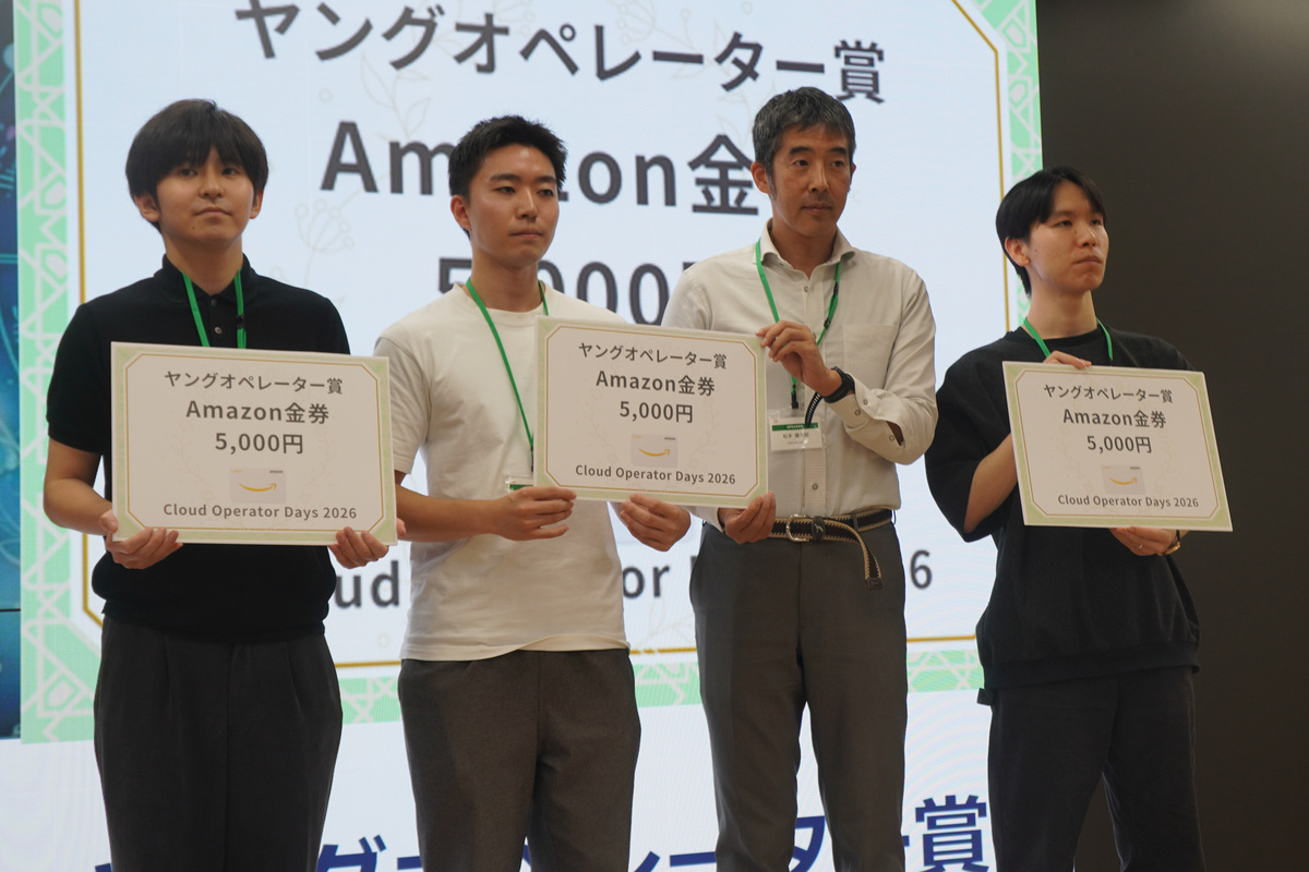 左から、楽天モバイルの若松奏汰氏、KDDI株式会社の笹谷晃斗氏と松本健太郎氏、株式会社サイバーエージェントの近藤智文氏