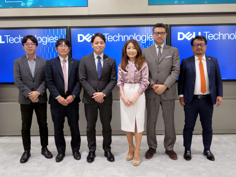 写真左から：東京大学先端科学技術研究センター 客員研究員の西尾素己氏、日本マイクロソフト Windowsデバイスセールス Commercialデバイスソリューション＆セールス マーケティング本部 Commercial Windows戦略部長の仲西和彦氏、インテル 代表取締役社長の大野誠氏、デル・テクノロジーズ クライアント ソリューションズ グループ セールス アジアパシフィック・日本・中国担当バイスプレジデントのジャシンタ・クワァー氏、Absolute Software 代表取締役社長の新垣康紀氏、Halcyon Japan カントリーマネージャーの露木正樹氏