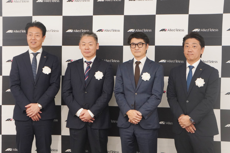 左から、アライドテレシス株式会社 代表取締役副社長 佐藤朝紀氏、株式会社ビットブレイン 代表取締役 斎藤智示氏、株式会社EPLink 代表取締役 中島裕尚氏、アライドテレシス株式会社 取締役 木村有司氏