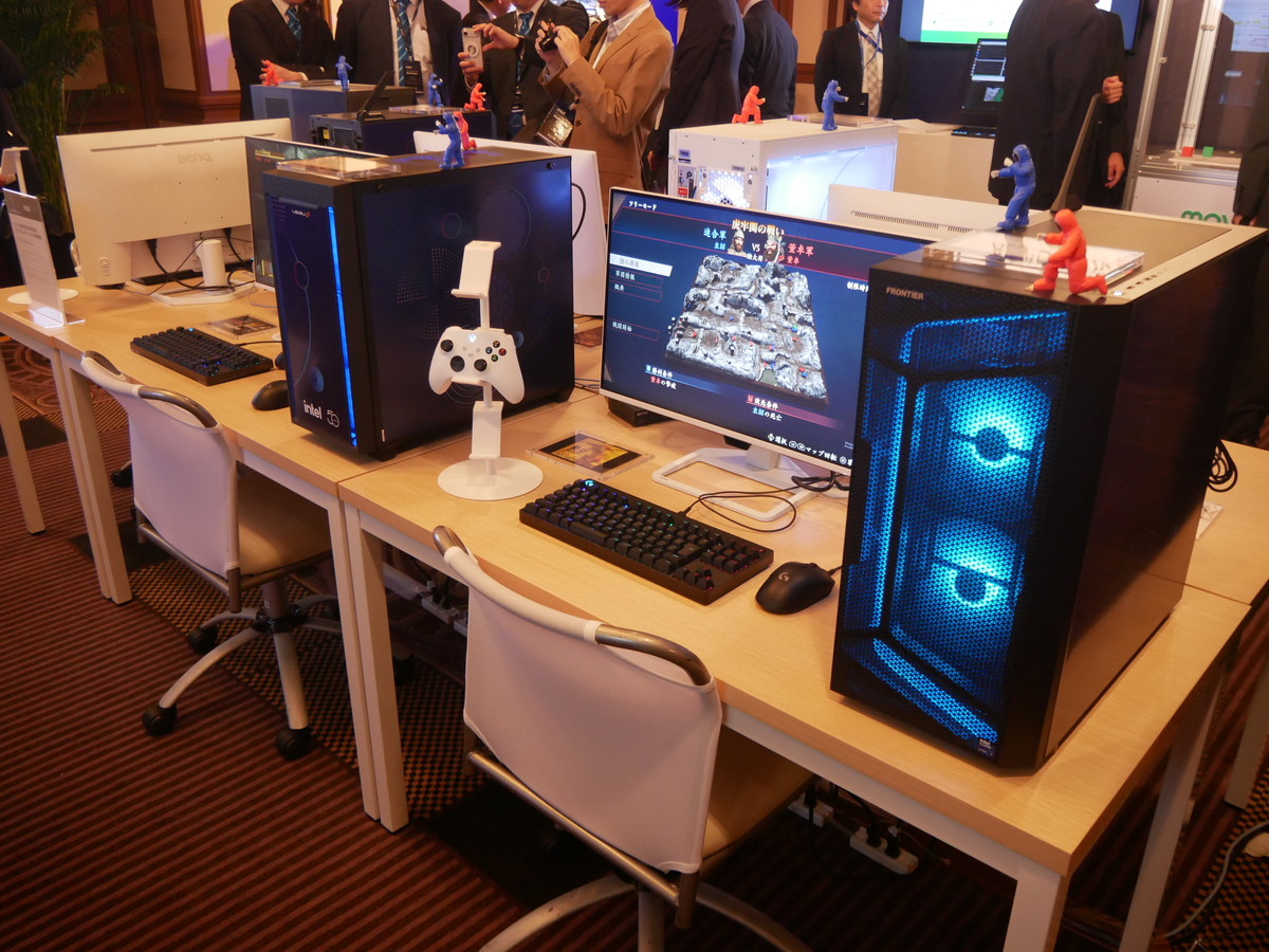 50周年記念プレミアムゲーミングPCを展示