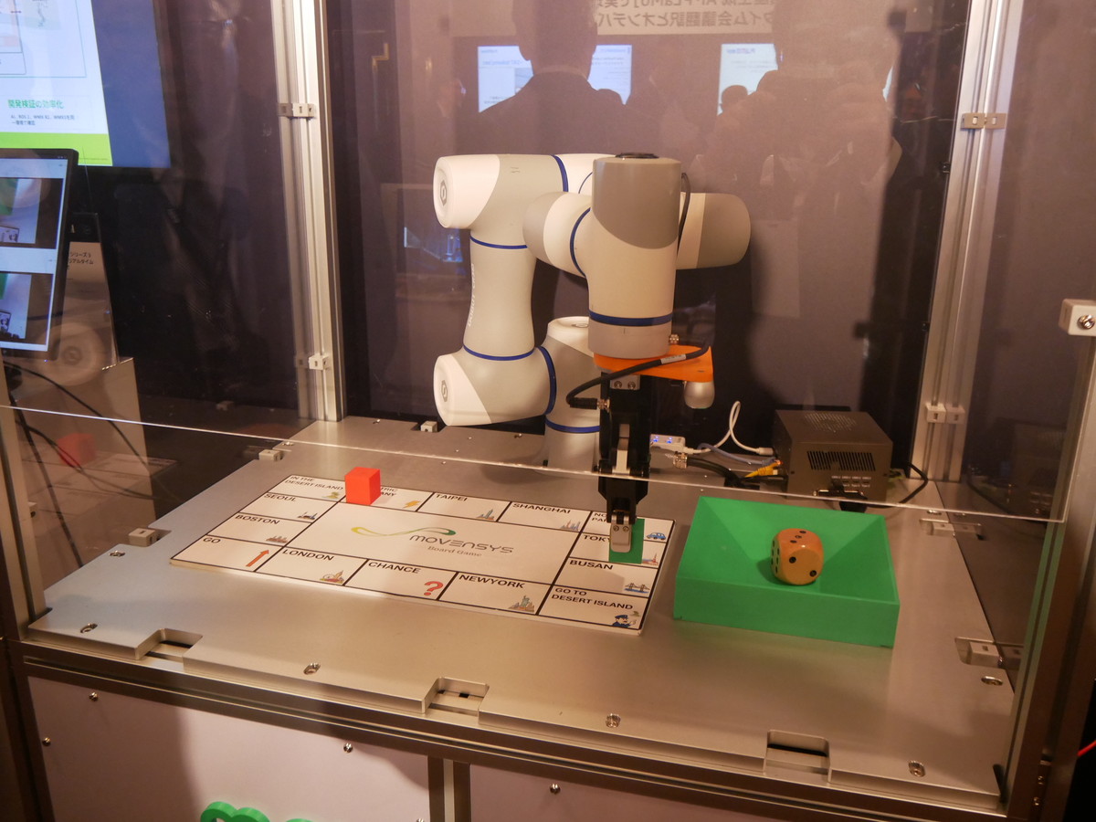 ロボットのリアルタイム制御の様子をデモンストレーションした