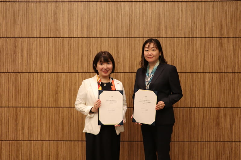 （左）NTTドコモビジネス 執行役員 福田亜希子氏、（右）日本IBM 理事 佐藤隆子氏