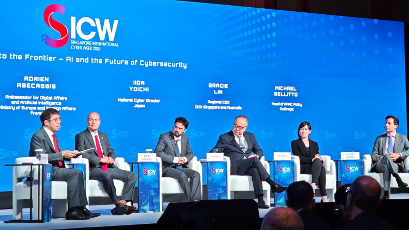 「The Race to the Frontier - AI and the Future of Cybersecurity」と題したパネルディスカッションが行われた