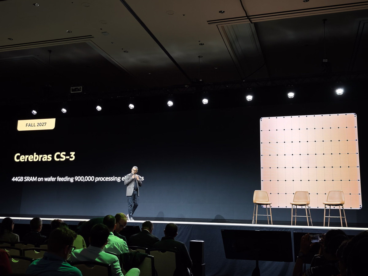Cerebras CS-3は2027年秋の提供が予定されている