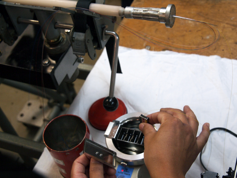 光ファイバーの端を超音波洗浄する