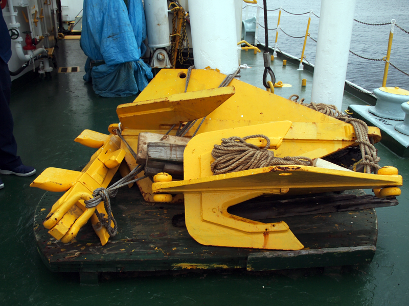 ケーブルを引き揚げる探線機。ケーブルの切断もできる。