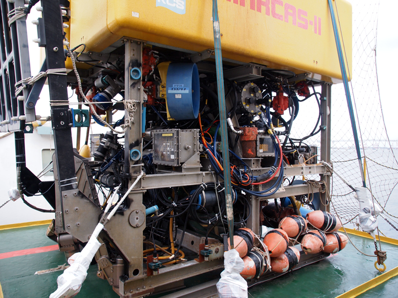 8つのスラスターで移動する。