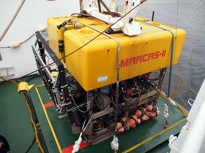 水中ロボット（ROV）MARCAS-II。約8トン。