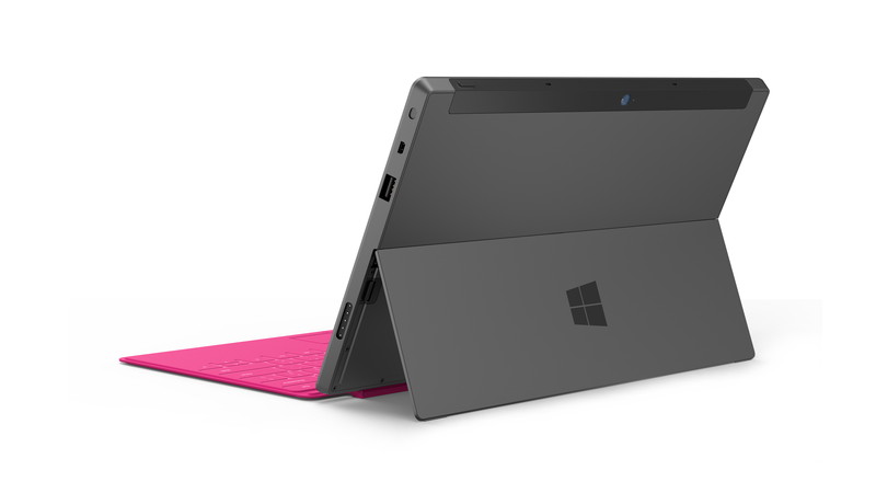 Surfaceの裏のスタンドを立てれば、ノートPCのように利用できる