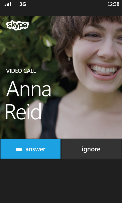 バックグラウンドで動かしたSkypeに電話がかかった時の画面