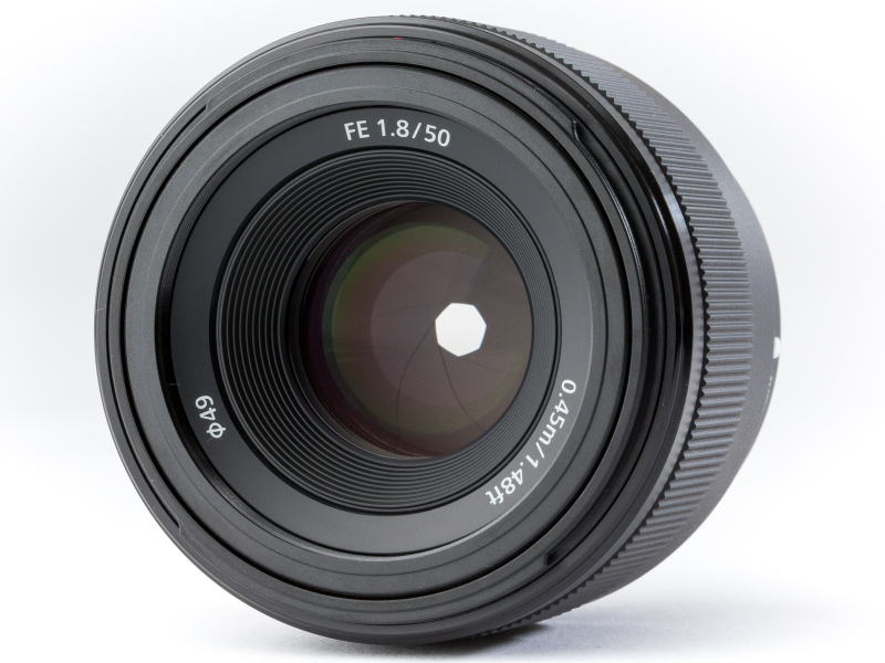 フィルター径は49mm。絞りは7枚