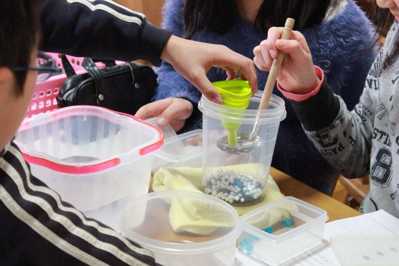 素材の特性を知ってリサイクルを学ぶ講座