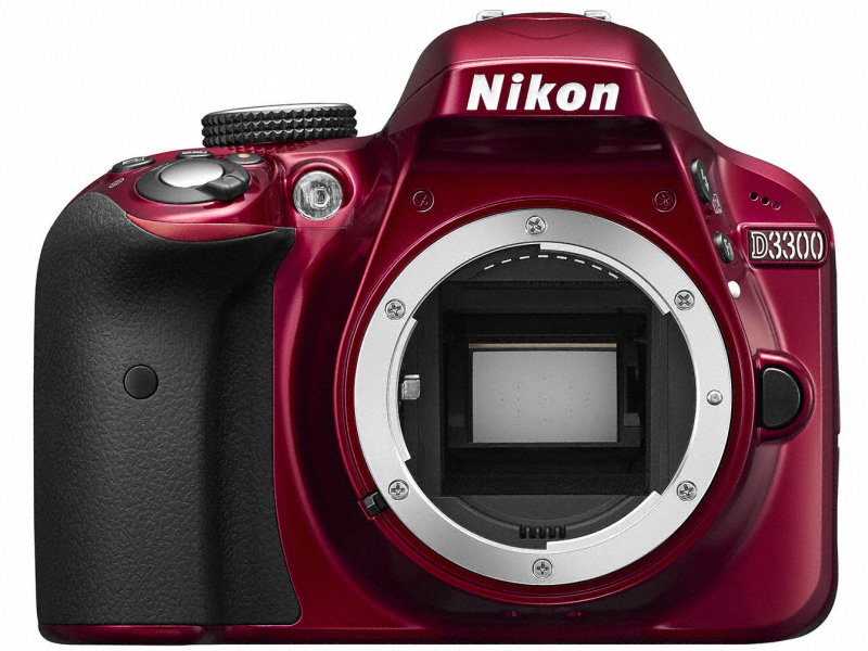 D3300には、他のニコン一眼レフカメラにはないレッドカラーも用意されている。
