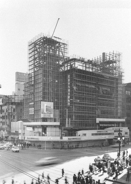 建設中のソニービル