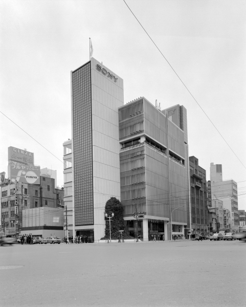 竣工直後のソニービル