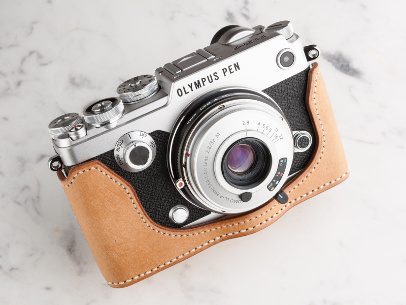 鳥井工房のPEN-Fエバレディケースは1万9,800円。カラーを変えながら数量限定で展開していくと言う