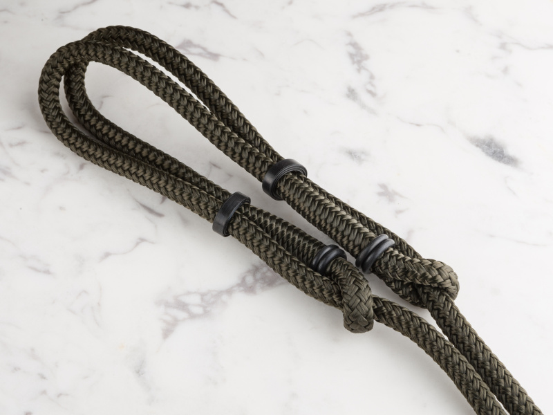 2本のロープで長さ調整に対応する。これが本製品の真骨頂だ