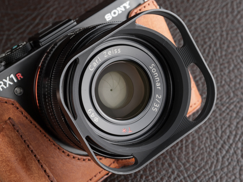 FotodioxのPro Hood for the Sony Cyber-Shot RX1は69.95ドル。送料込みで82.9ドルだった